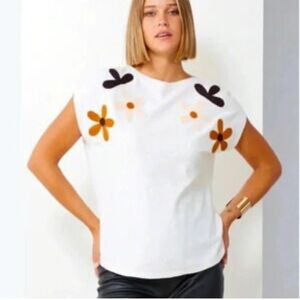 Aaeda Ultra Felted Flower Appliqué Blouse Sweater Size Large White Soft Cozy